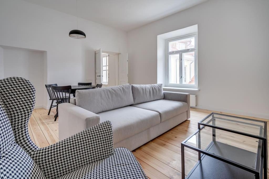 Spacious 2-Bedroom Flat In Old Town By Urban Rent วิลนีอุส ภายนอก รูปภาพ