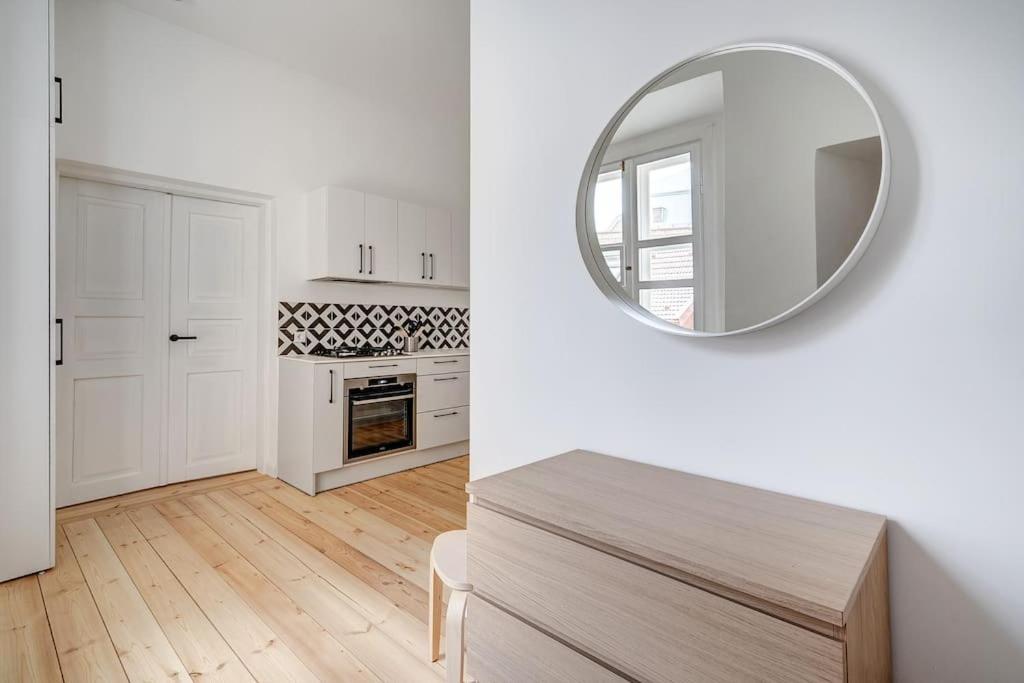 Spacious 2-Bedroom Flat In Old Town By Urban Rent วิลนีอุส ภายนอก รูปภาพ