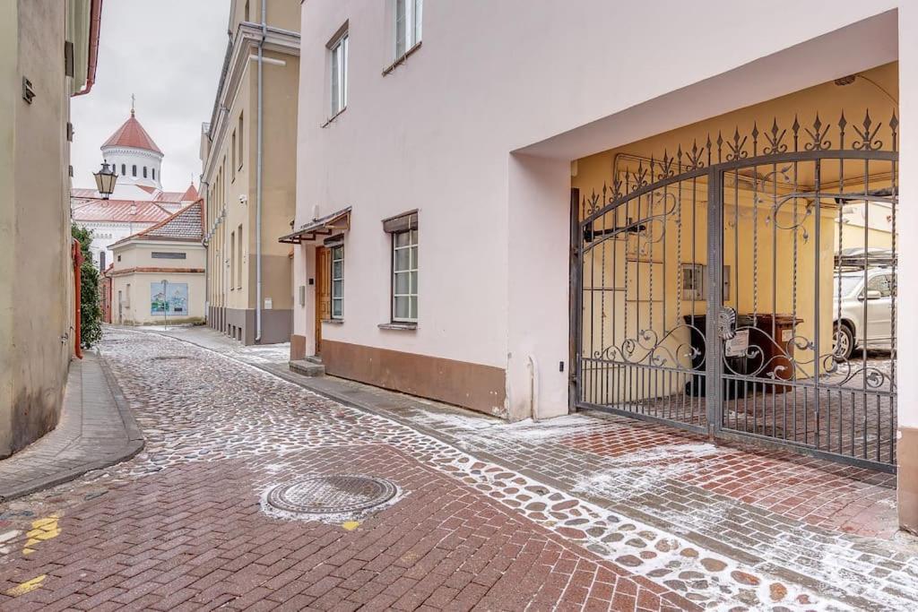 Spacious 2-Bedroom Flat In Old Town By Urban Rent วิลนีอุส ภายนอก รูปภาพ