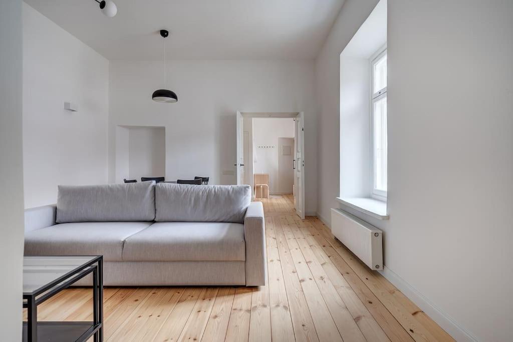 Spacious 2-Bedroom Flat In Old Town By Urban Rent วิลนีอุส ภายนอก รูปภาพ