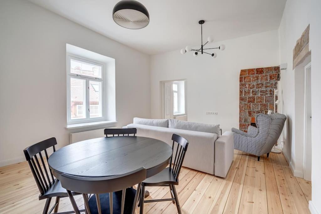 Spacious 2-Bedroom Flat In Old Town By Urban Rent วิลนีอุส ภายนอก รูปภาพ
