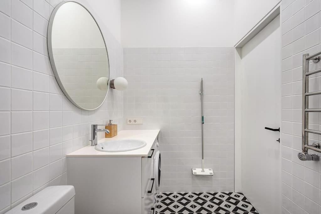 Spacious 2-Bedroom Flat In Old Town By Urban Rent วิลนีอุส ภายนอก รูปภาพ