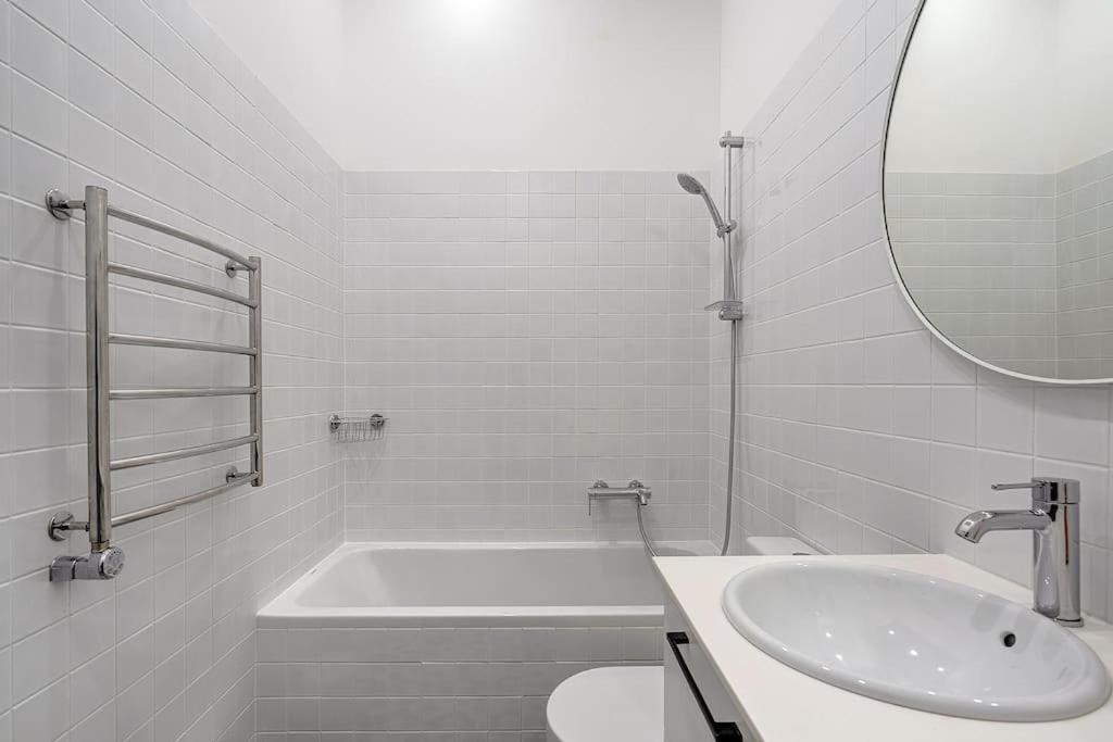 Spacious 2-Bedroom Flat In Old Town By Urban Rent วิลนีอุส ภายนอก รูปภาพ